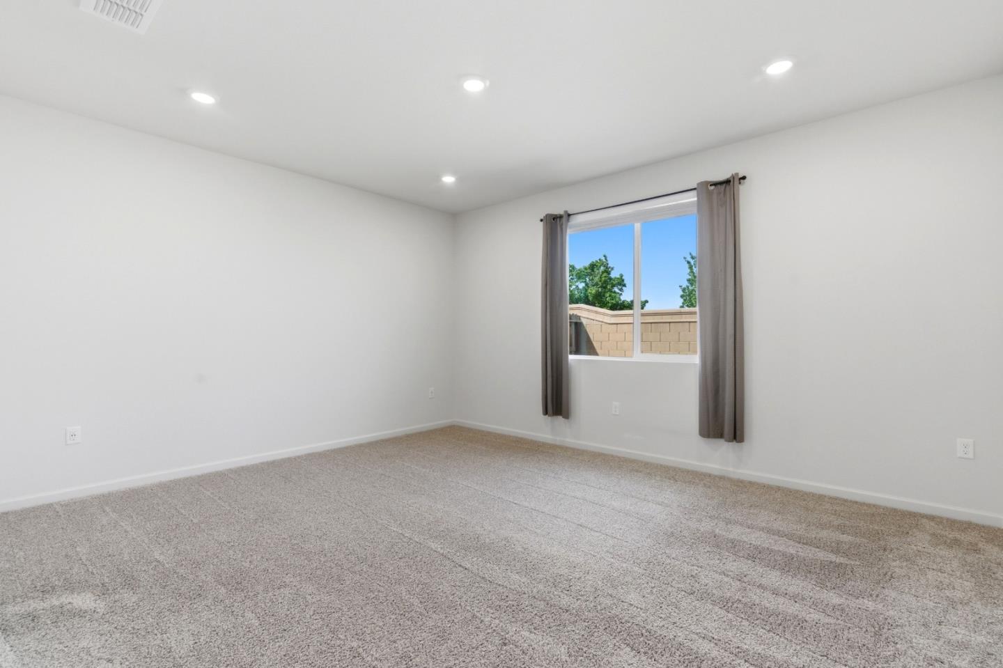 331 Lolly Way Los Banos, CA 93635 - Photo 10 of 31 a view of an empty room with a window