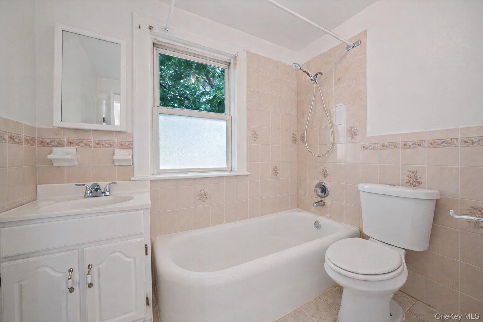 138-41 230th Place, Unit 2 Queens, NY 11413 - Photo 5 of 6