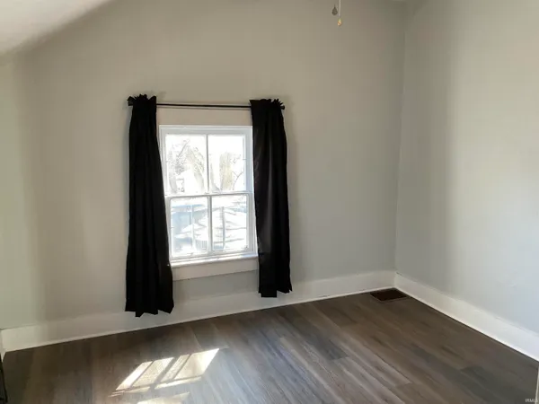 $750 | 1221 Wall Street, Unit 2, Fort Wayne, IN 46802