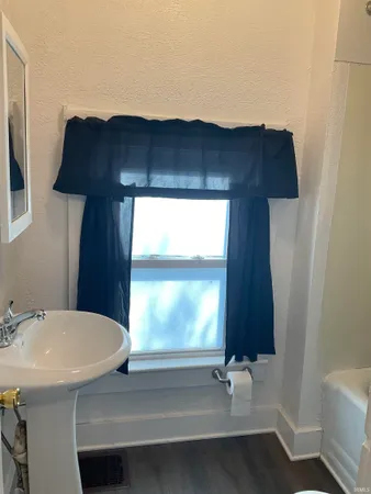 $750 | 1221 Wall Street, Unit 2, Fort Wayne, IN 46802