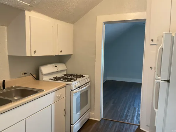 $750 | 1221 Wall Street, Unit 2, Fort Wayne, IN 46802