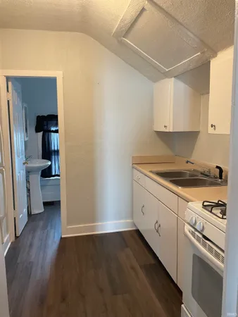 $750 | 1221 Wall Street, Unit 2, Fort Wayne, IN 46802