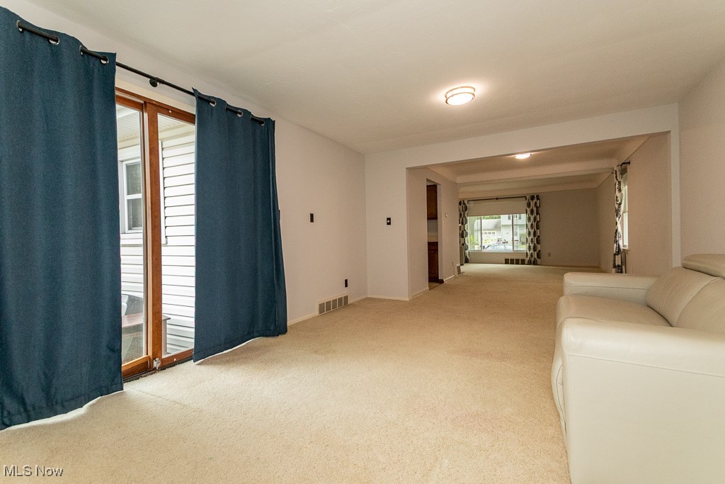1656 Lyndhurst Road Lyndhurst, OH 44124 - Photo 4 of 39