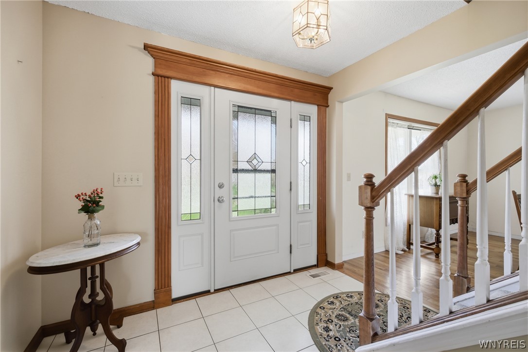 22 Ranch Trail Orchard Park, NY 14127 - Photo 5 of 46