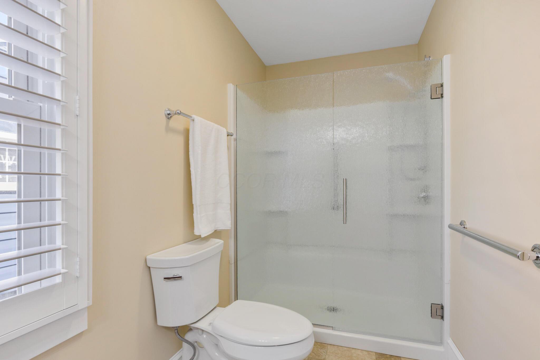 324 Garden Road Columbus, OH 43214 - Photo 14 of 32 Full Bathroom One