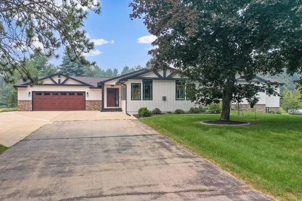 $749,900 | 2305 Jesse Lane, Suamico, WI 54313