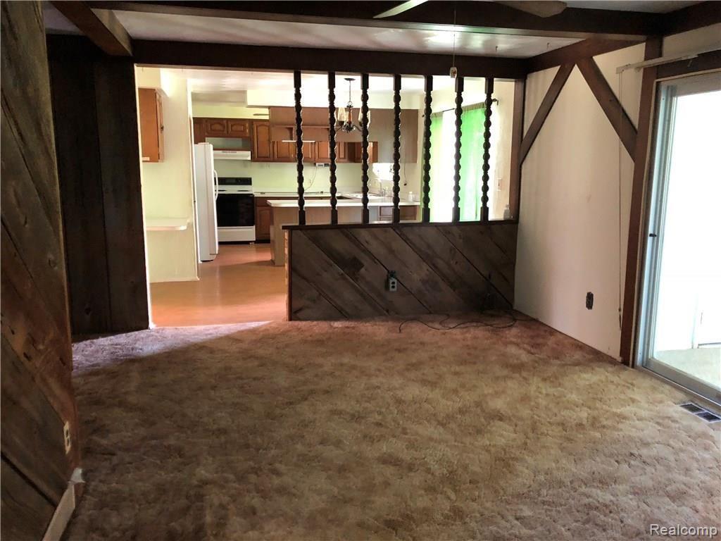 7333 Linden Road Fenton, MI 48430 - Photo 14 of 23 Spacious Family Room!