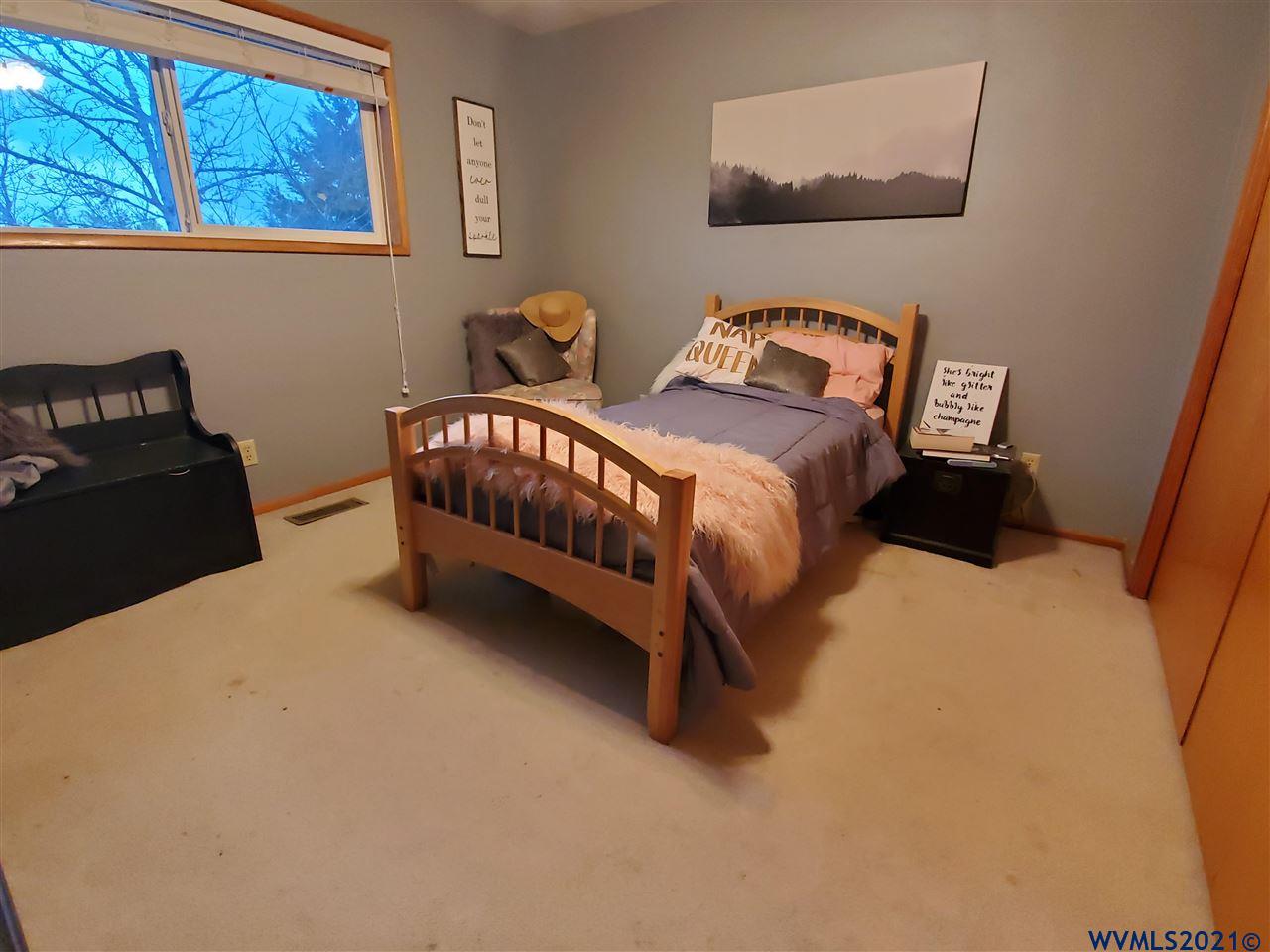 231 Northwest Reed Lane Dallas, OR 97338 - Photo 22 of 41 a bedroom with a bed and window