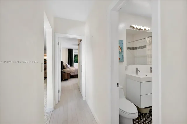 a en suite bathroom with a toilet