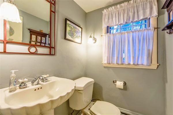 7 Lyndon Road Sharon, MA 02067 - Photo 8 of 15 Gallery Image 8