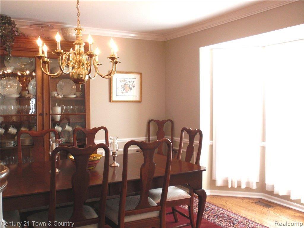 296 Oakbridge Drive Rochester, MI 48306 - Photo 6 of 24 Bay Window in D.R.