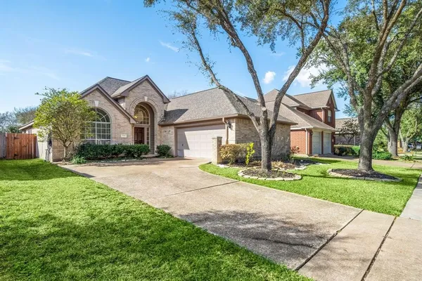 $2,450 | 3310 Shadowchase Drive, Houston, TX 77082