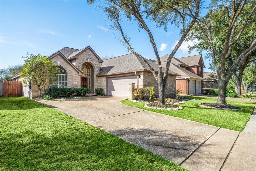 3310 Shadowchase Drive Houston, TX 77082 - Photo 1 of 17