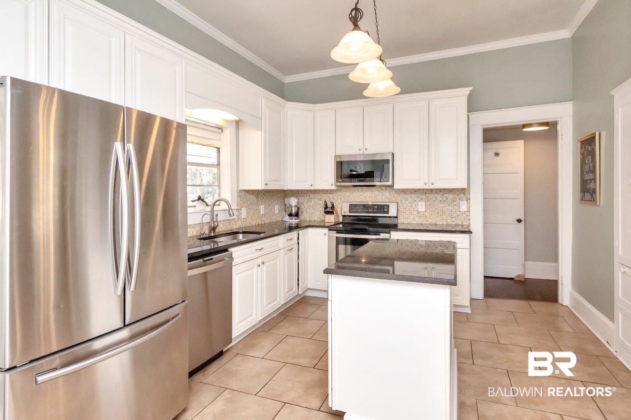 1305 Old Shell Road Mobile, AL 36604 - Photo 12 of 26