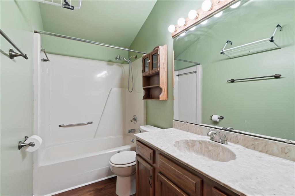 524 Beverly Road Verona, PA 15147 - Photo 20 of 45 Main floor full bath with skylight