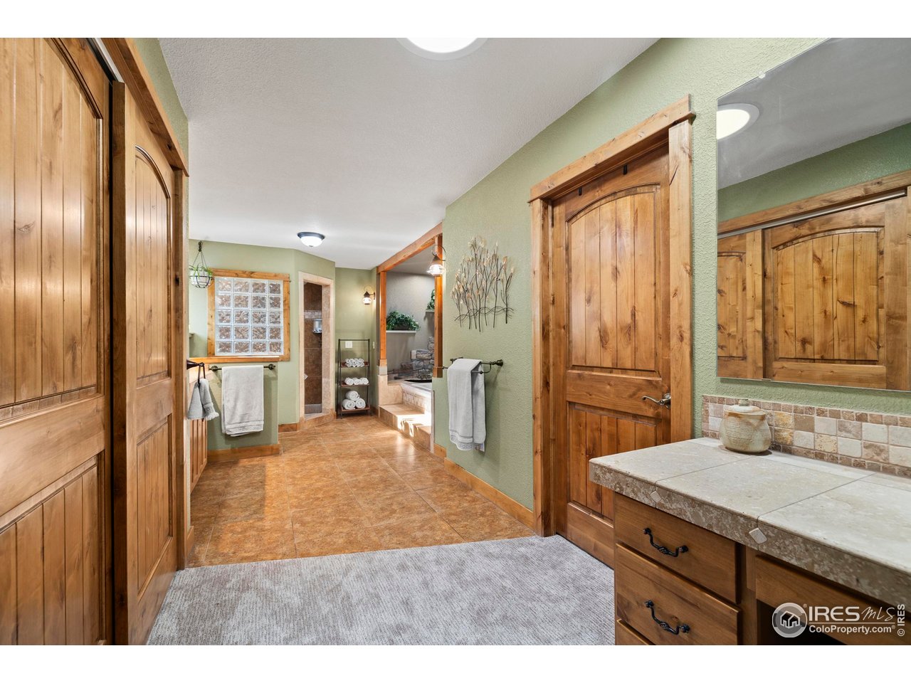 952 Skinner Gulch Road Loveland, CO 80537 - Photo 19 of 43 Closets and Additional Countertop