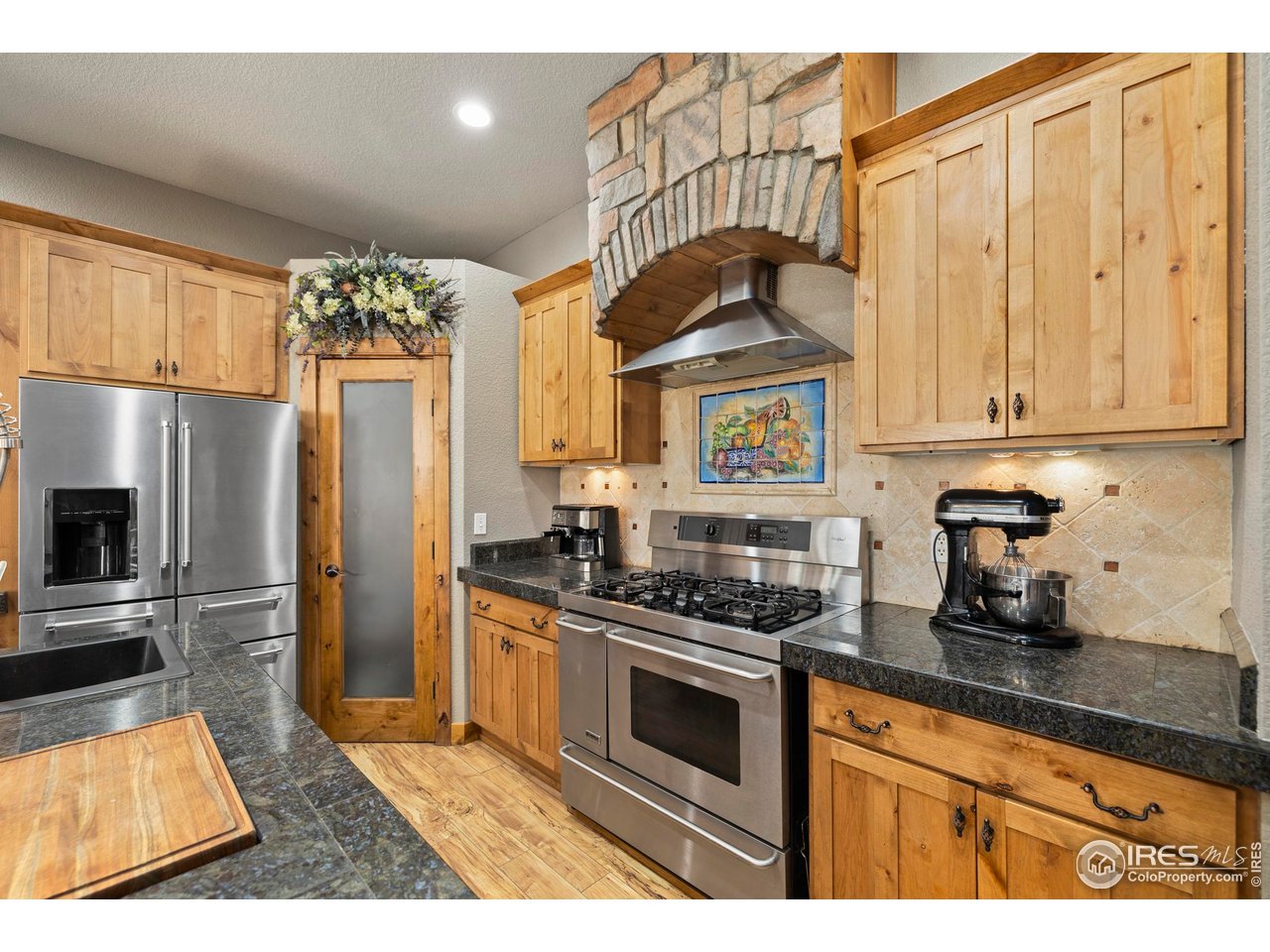 952 Skinner Gulch Road Loveland, CO 80537 - Photo 10 of 43 Gourmet Kitchen