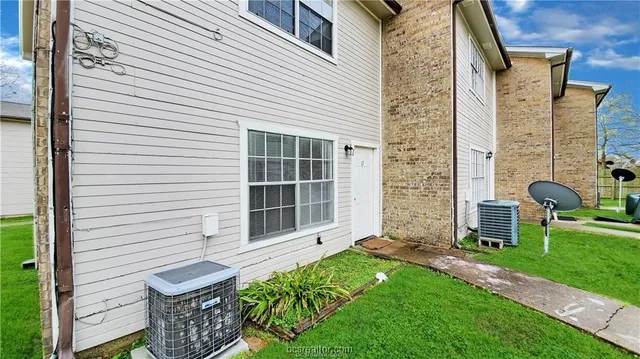 $1,050 | 1908 Barak Lane, Unit 15, Bryan, TX 77802