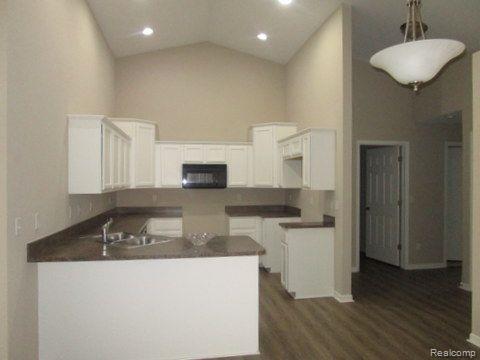 26060 Mariners Point New Baltimore, MI 48051 - Photo 4 of 8