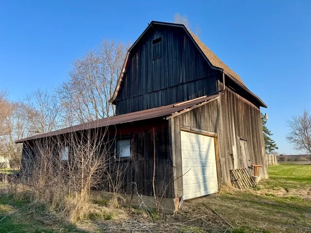 a view of a house with backyard and deck