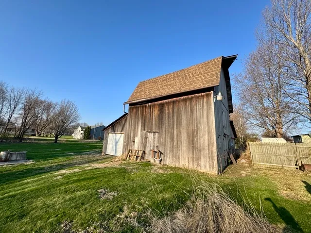 a view of a back yard of the house