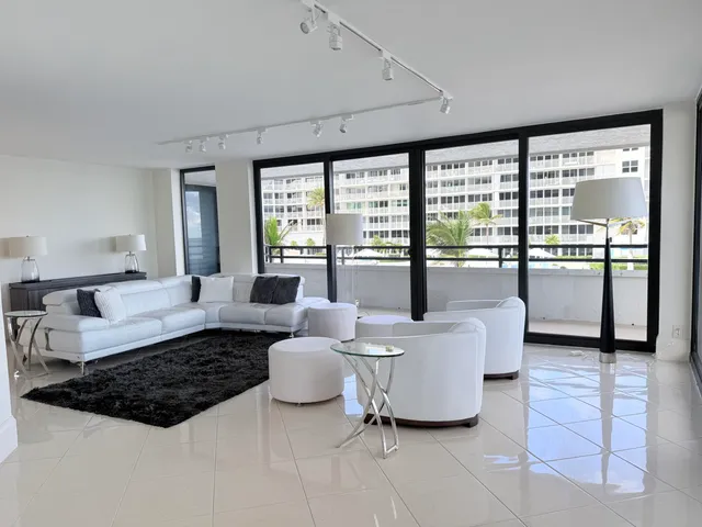 $9,000 | 3560 South Ocean Boulevard, Unit 300, South Palm Beach, FL 33480