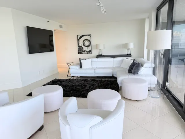 $9,000 | 3560 South Ocean Boulevard, Unit 300, South Palm Beach, FL 33480