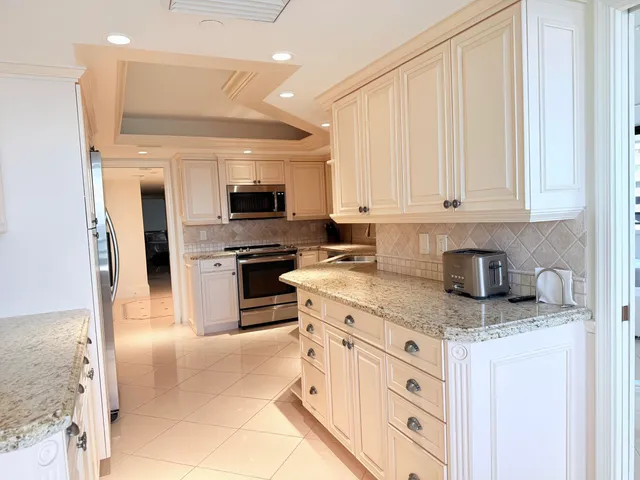 $9,000 | 3560 South Ocean Boulevard, Unit 300, South Palm Beach, FL 33480