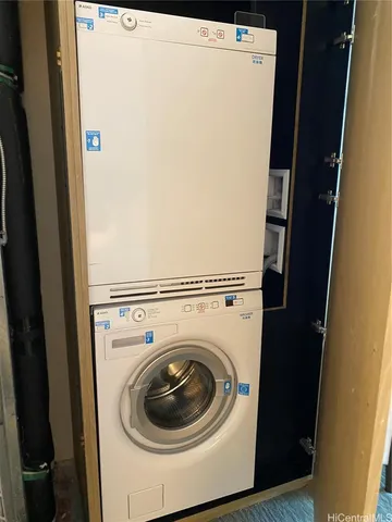 a close up view of a washer and dryer