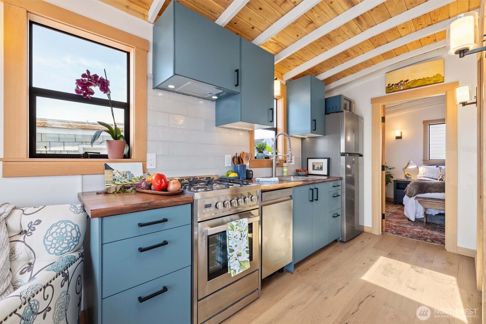 1080 West Ewing Place, Unit 0P Seattle, WA 98119 - Photo 9 of 31