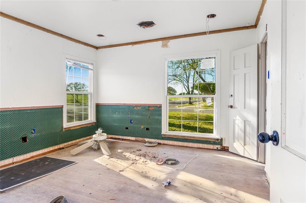 2928 Pine Avenue Waco, TX 76708 - Photo 19 of 24 a view of a room with window front door