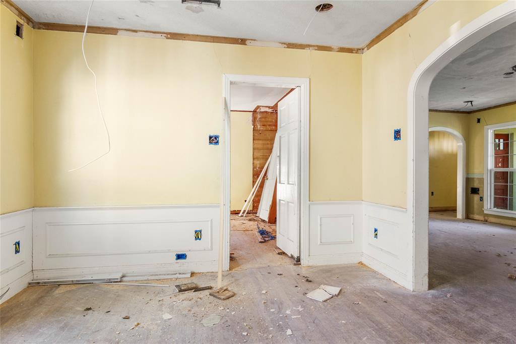 2928 Pine Avenue Waco, TX 76708 - Photo 5 of 24 a view of an empty room