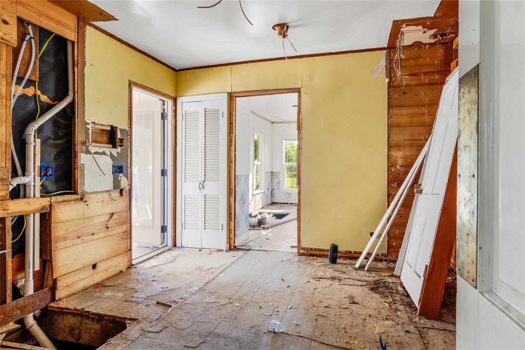 2928 Pine Avenue Waco, TX 76708 - Photo 6 of 24 a view of an entryway