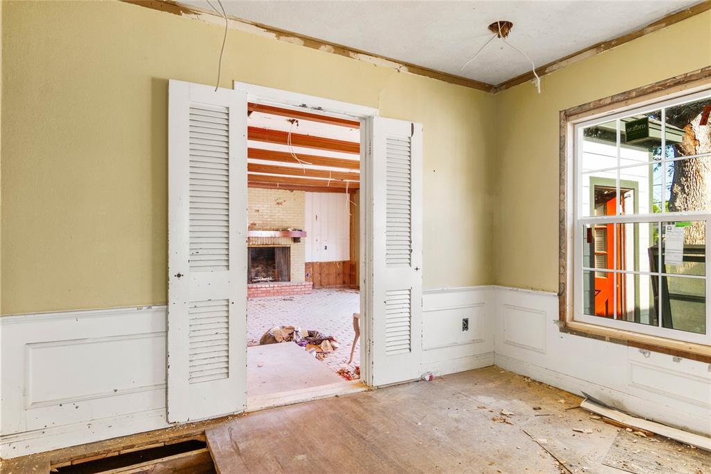 2928 Pine Avenue Waco, TX 76708 - Photo 8 of 24 a view of a bedroom with window