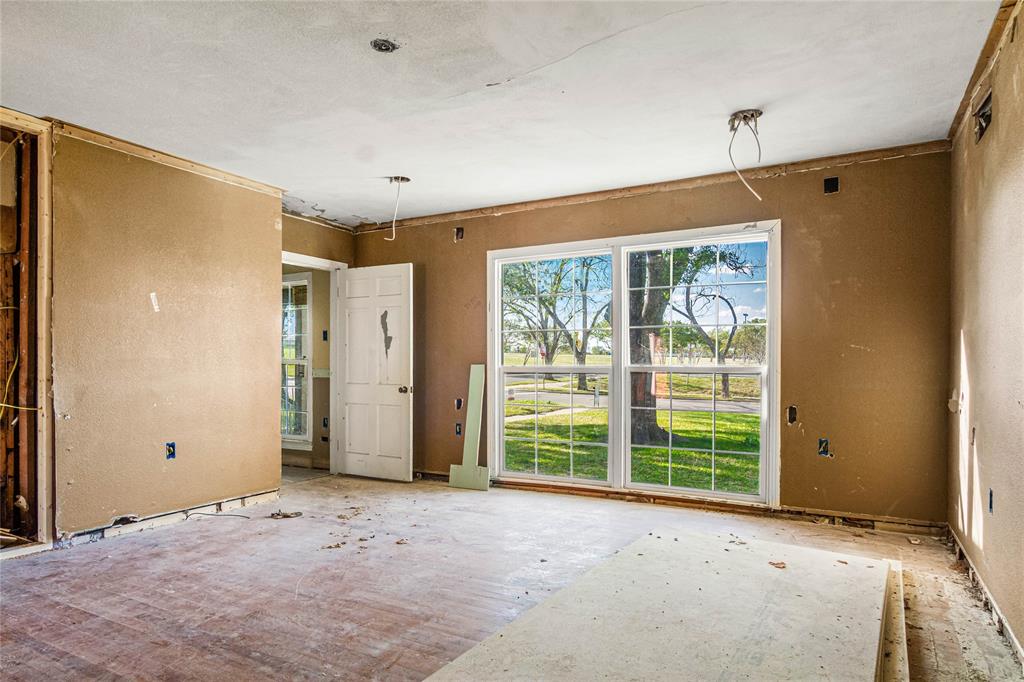 2928 Pine Avenue Waco, TX 76708 - Photo 10 of 24 a view of a room with a large window