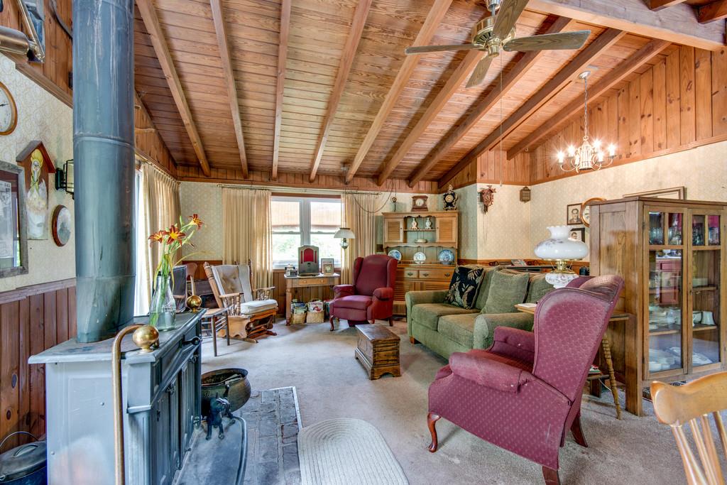 9794 Missionary Ridge Road Bon Aqua, TN 37025 - Photo 4 of 30 a living room with furniture