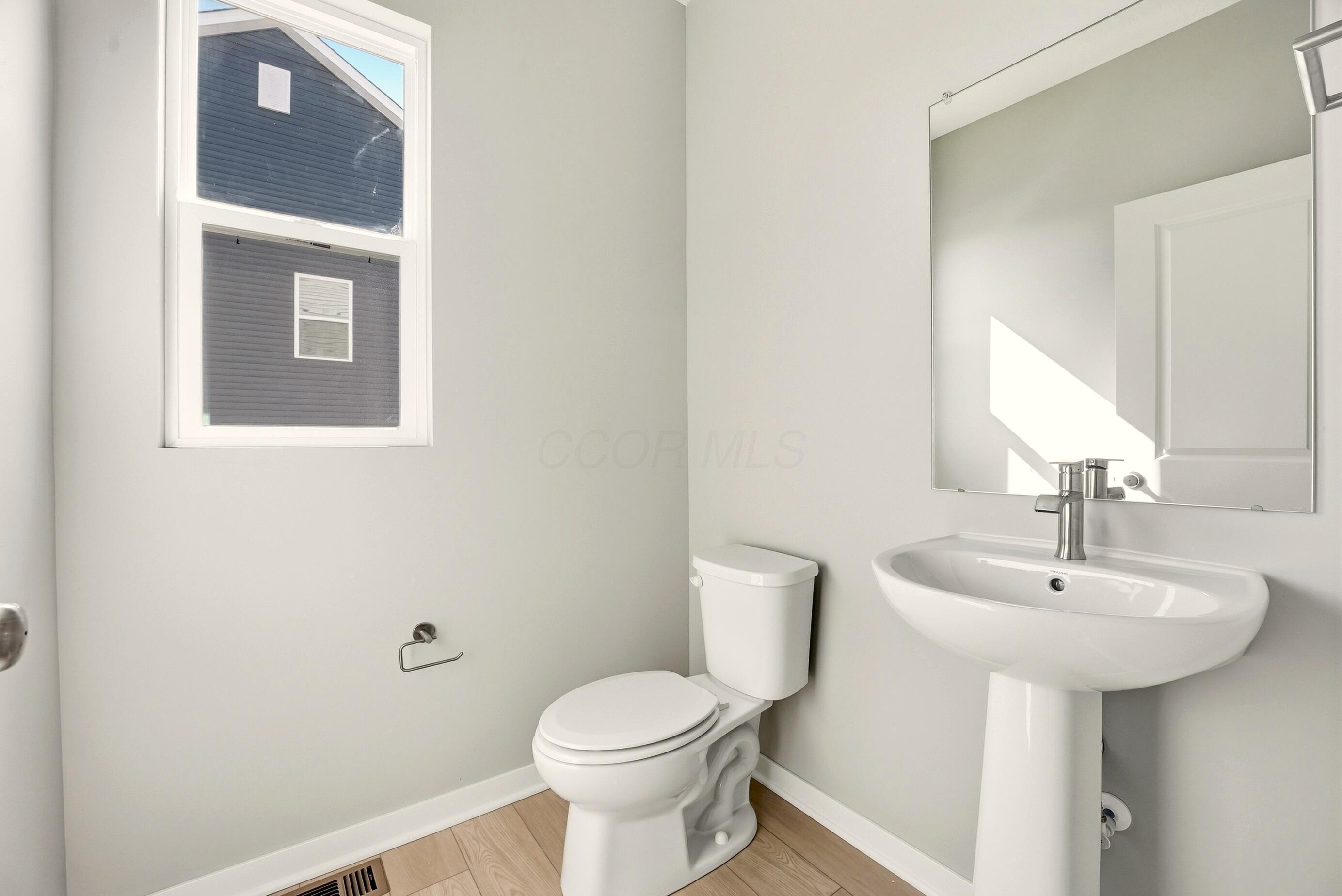 1749 Stinson Road Delaware, OH 43015 - Photo 6 of 33 Powder Room