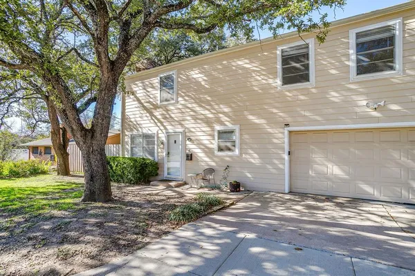 $1,975 | 1900 Sutter Street, Unit C, Fort Worth, TX 76107