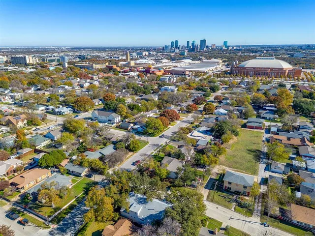 $2,100 | 1900 Sutter Street, Unit C, Fort Worth, TX 76107