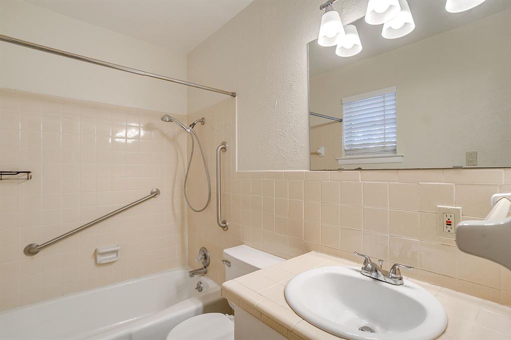 1900 Sutter Street, Unit C Fort Worth, TX 76107 - Photo 9 of 33 a bathroom with a sink a toilet and shower