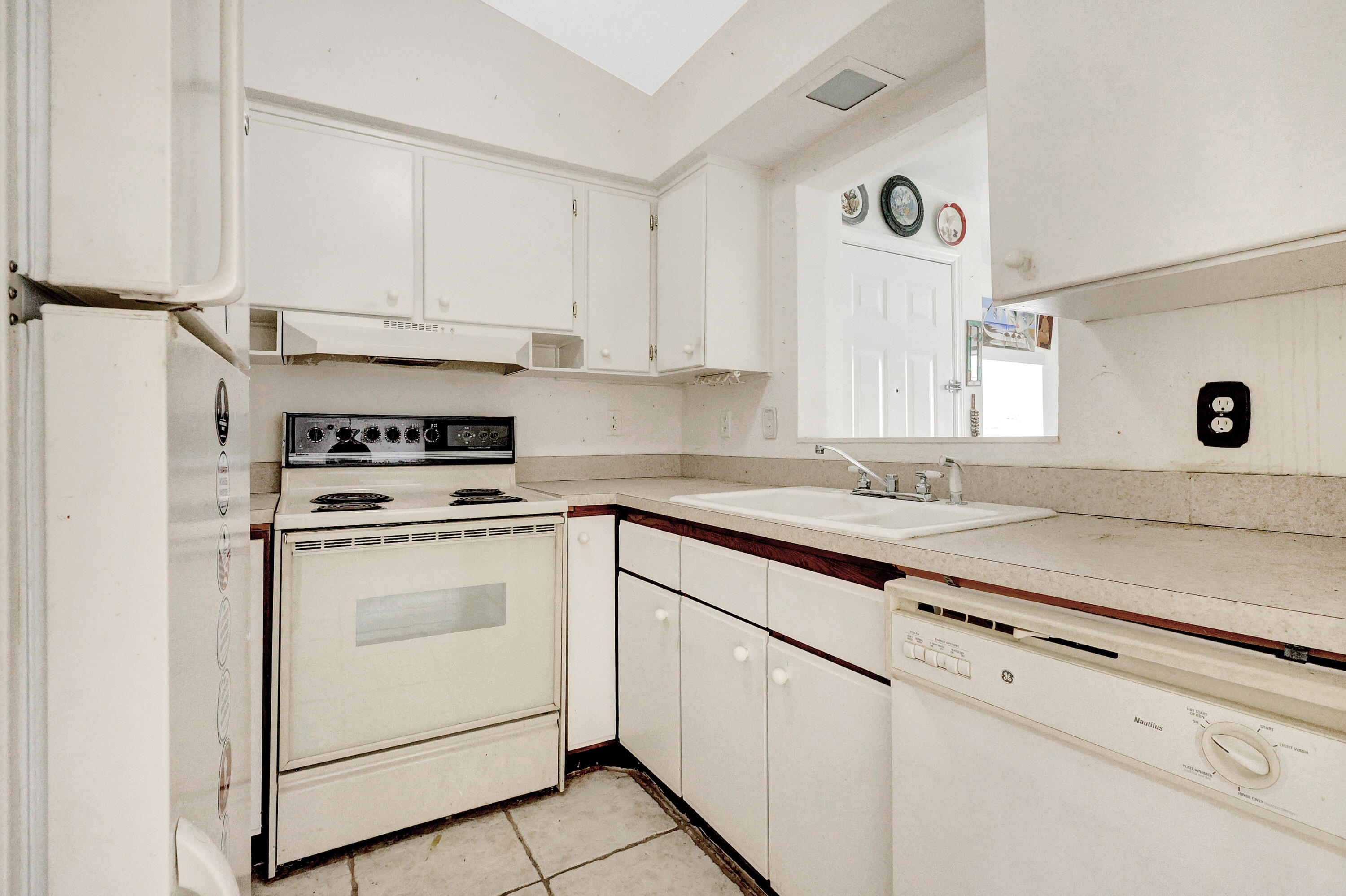 961 Lake Wyman Road Boca Raton, FL 33431 - Photo 7 of 28 2J9A6560