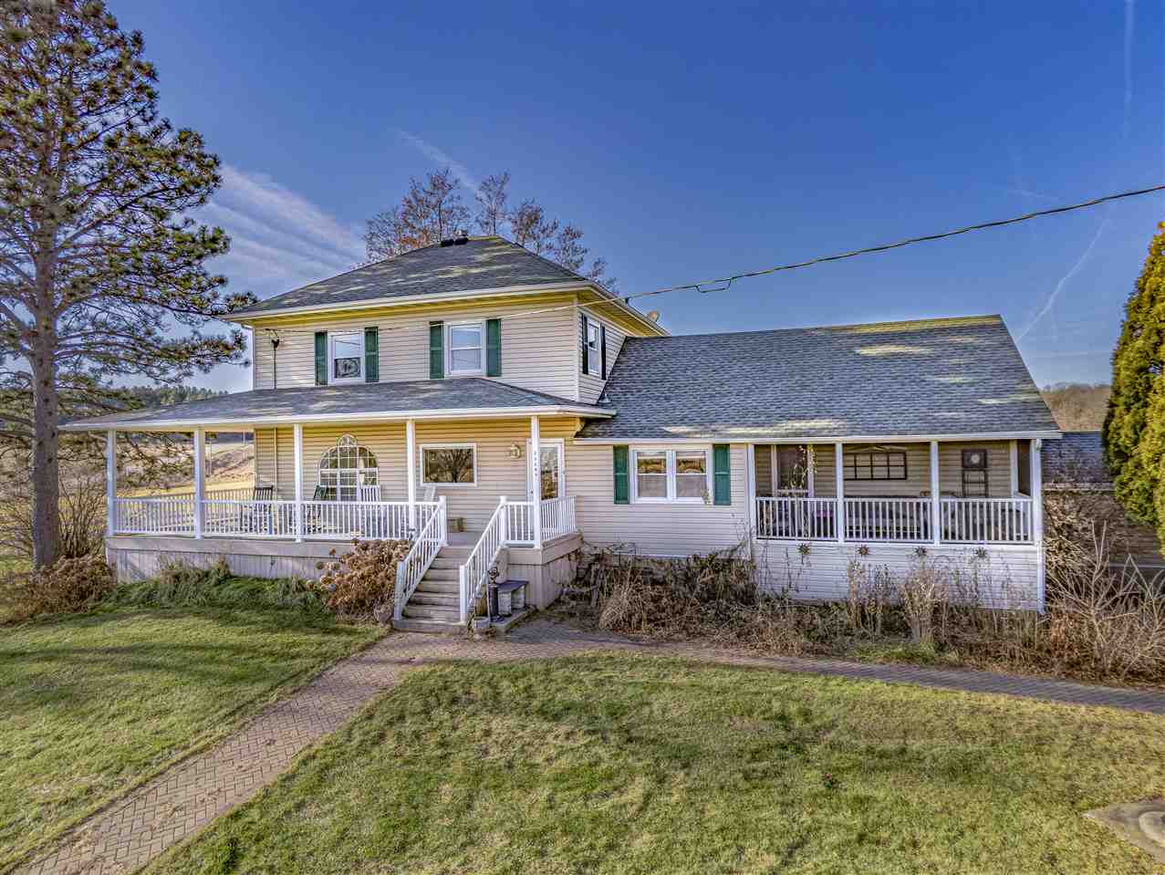 15283 Trask Bridge Road Pecatonica, IL 61063 - Photo 1 of 25 a front view of a house with garden