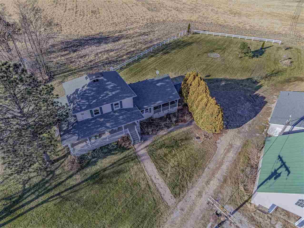 15283 Trask Bridge Road Pecatonica, IL 61063 - Photo 22 of 25 a bed with a blanket and pillows