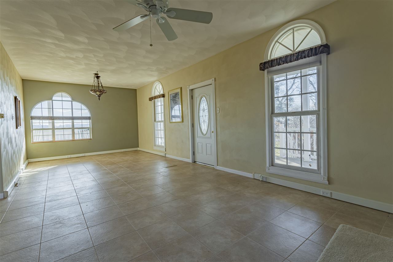 15283 Trask Bridge Road Pecatonica, IL 61063 - Photo 8 of 25 an empty room with windows and closet