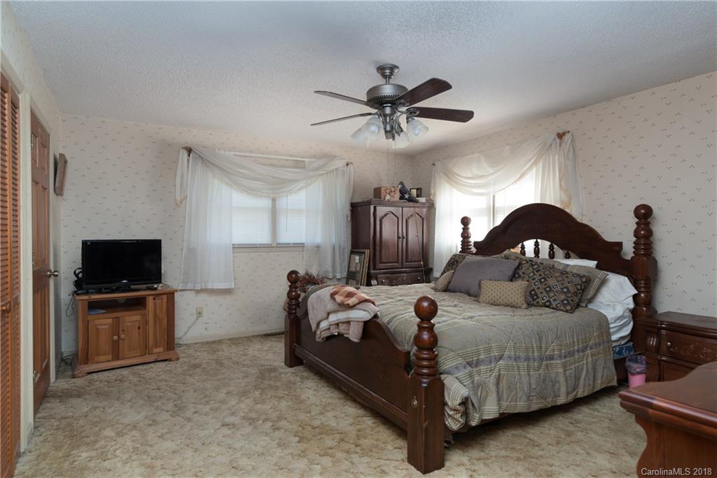 1908 Wildlife Road Charlotte, NC 28214 - Photo 10 of 15 Gallery Image 10