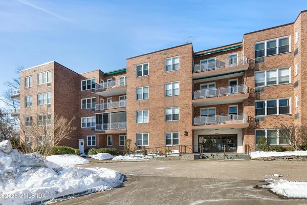 $780,000 | 3 Putnam Hill, Unit 2C, Greenwich, CT 06830