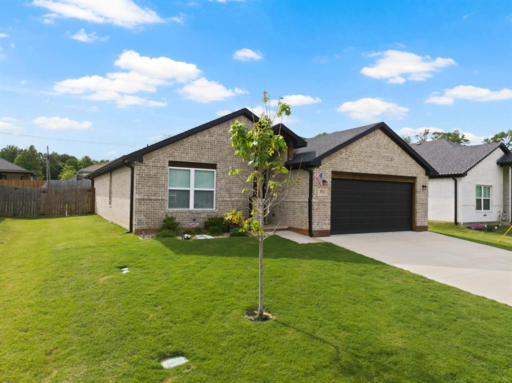 103 St James Mount Mount Pleasant, TX 75455 - Photo 2 of 39 a house view with a garden space