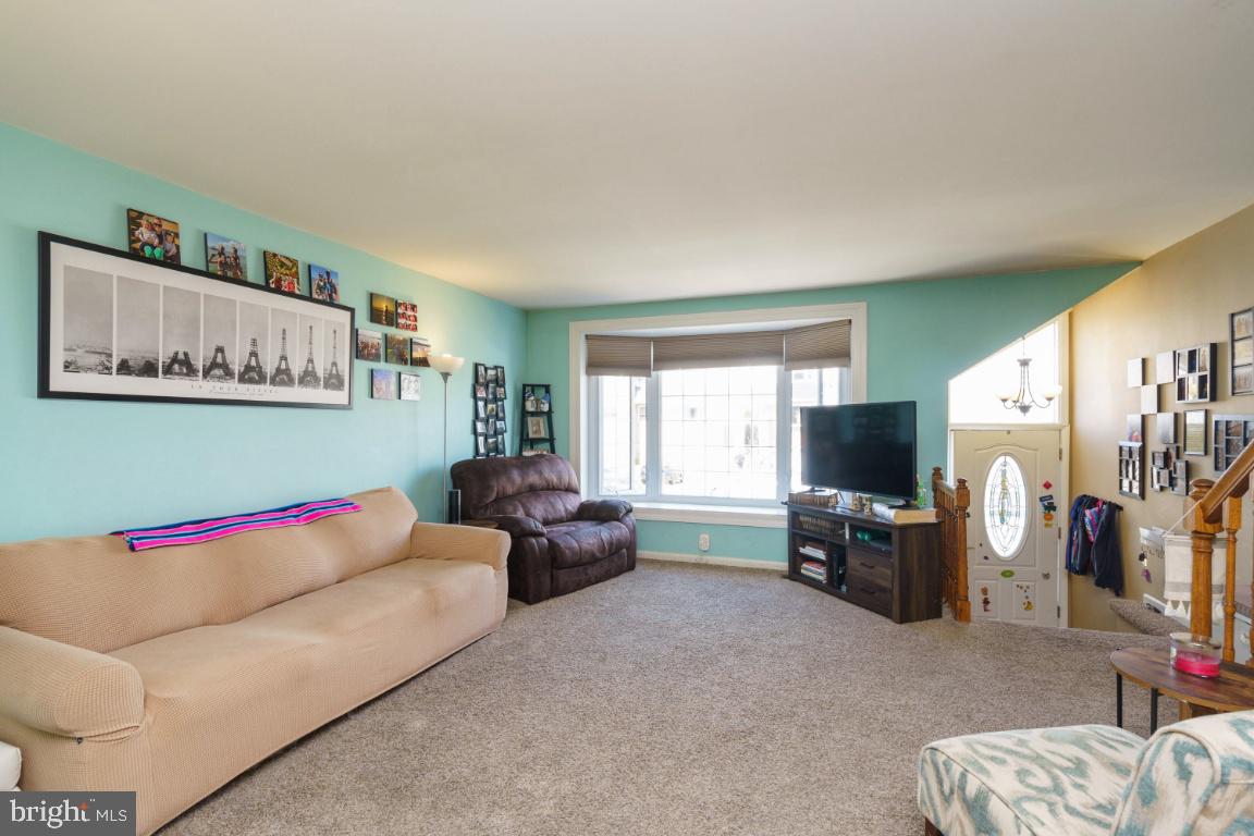 3512 Dows Road Philadelphia, PA 19154 - Photo 2 of 25