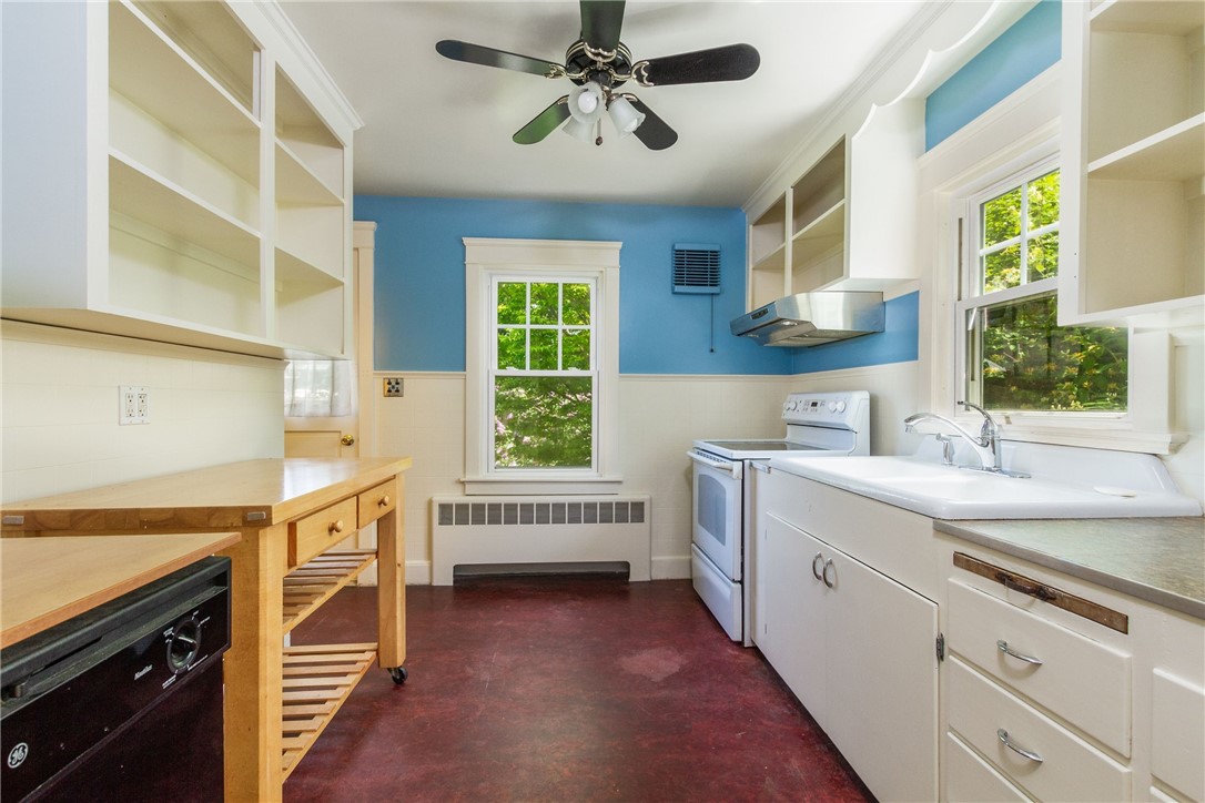 11 Shields Street Newport, RI 02840 - Photo 17 of 33