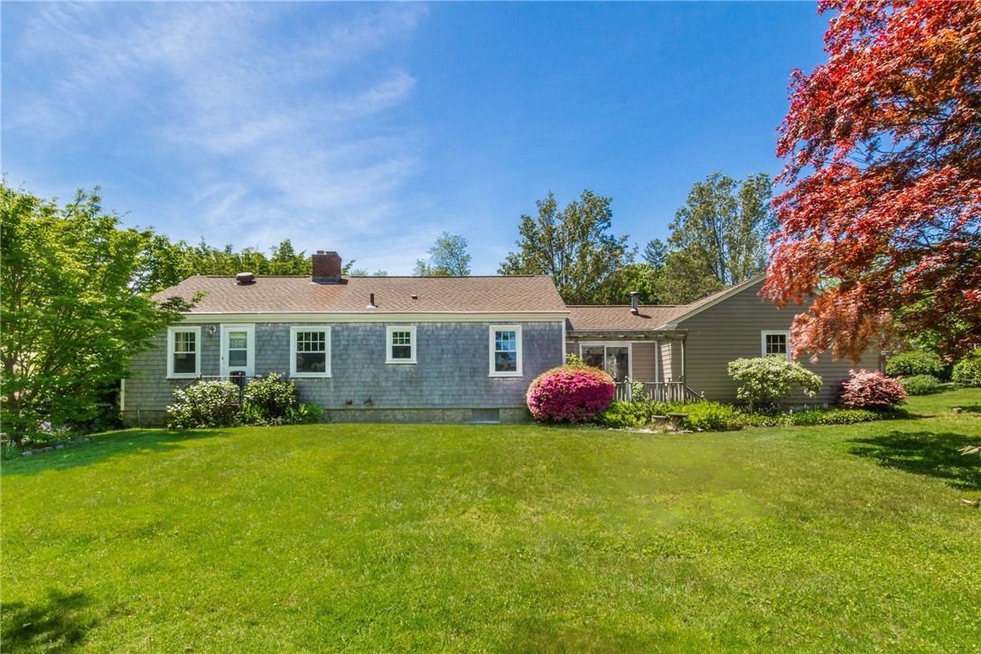 11 Shields Street Newport, RI 02840 - Photo 3 of 33